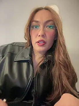 Snapshot of MichelleFerry_ chatting on 5, 1, 2025 MichelleFerry  online show from 5, 1, 2025