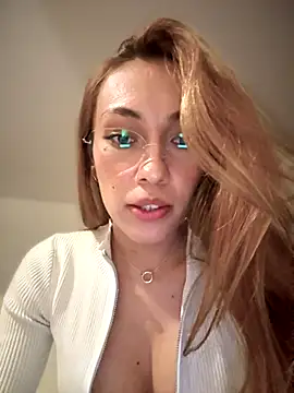 Snapshot of MichelleFerry_ chatting on 12, 9, 2025 MichelleFerry  online show from 12, 9, 2025