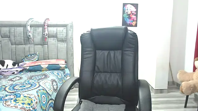 Snapshot of LAURA_CRAIZY chatting on 23, 11, 2025 LAURA CRAIZY online show from 23, 11, 2025