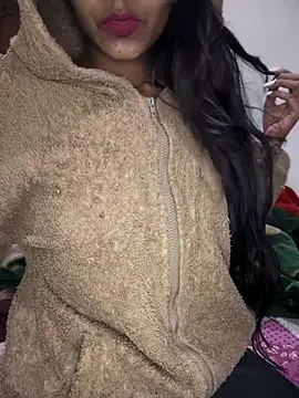 Snapshot of PARI_Hun chatting on 4, 1, 2025 PARI Hun online show from 4, 1, 2025