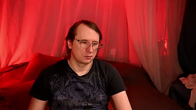 Claudia and elon  online show from 23, 10, 2025