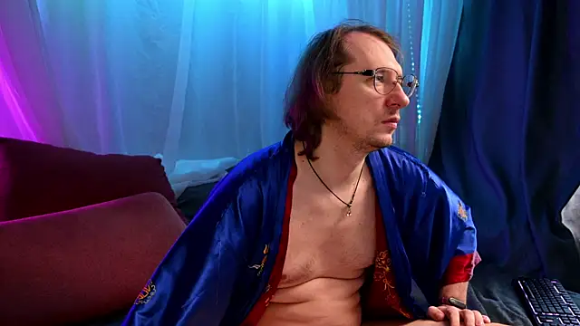 Claudia and elon  online show from 16, 11, 2025