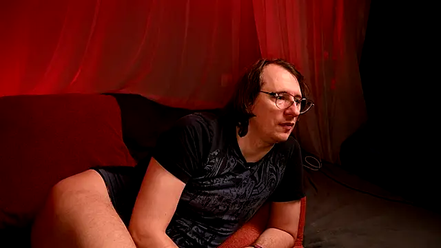 Claudia and elon  online show from 21, 10, 2025