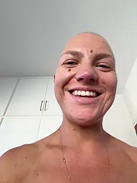 PaulinaSchubert1 online show from 20, 4, 2026