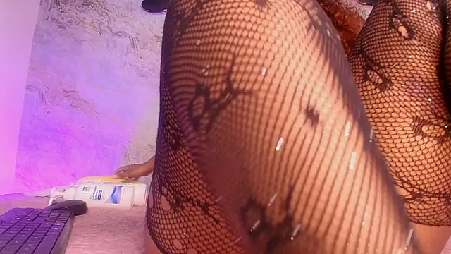 jones maddy  online show from 27, 10, 2025