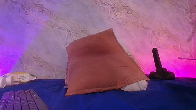 jones maddy  online show from 1, 11, 2025