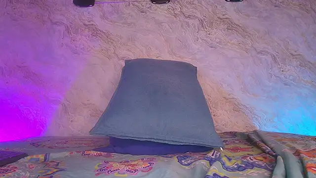 jones maddy  online show from 13, 11, 2025