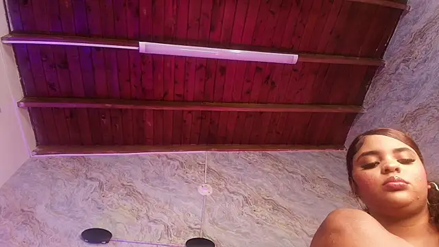 jones maddy  online show from 24, 10, 2025