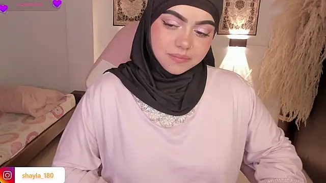 shayla 18 online show from 24, 4, 2026