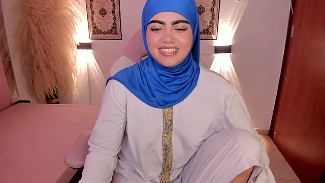 Snapshot of shayla_18 chatting on 23, 12, 2024 shayla 18 online show from 23, 12, 2024