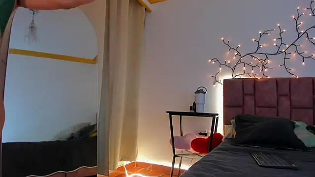 SunnyLeonz online show from 24, 5, 2026
