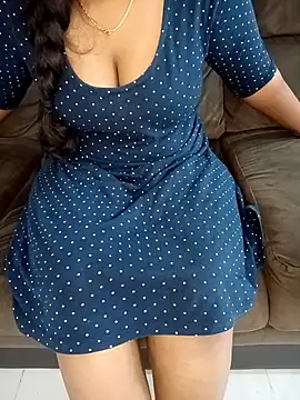 Snapshot of Mounika25 chatting on 8, 3, 2025 Mounika25 online show from 8, 3, 2025