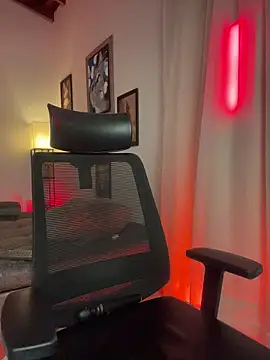 HannahW  online show from 10, 2, 2026