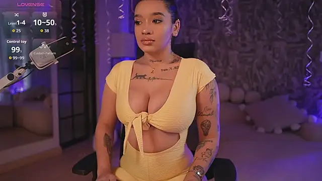 HannahW  online show from 12, 10, 2025