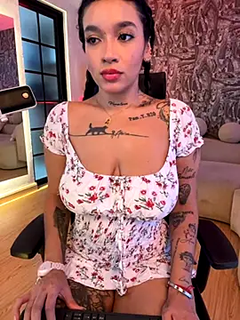 Snapshot of HannahW_ chatting on 11, 9, 2025 HannahW online show from 11, 9, 2025