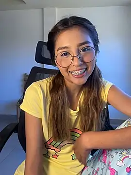 Snapshot of coraline_Ro chatting on 11, 6, 2026 coraline Ro online show from 11, 6, 2026