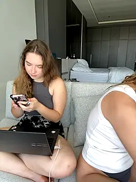 Nura n Sarah online show from 12, 10, 2025