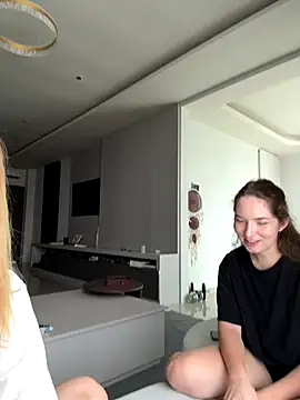 Nura n Sarah online show from 28, 9, 2025