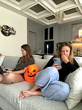 Nura n Sarah online show from 30, 10, 2025