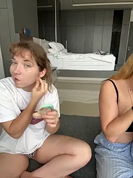 Nura n Sarah online show from 8, 11, 2025