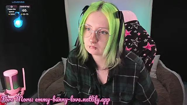 EmmyBunny online show from 17, 11, 2025