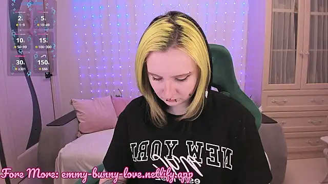 EmmyBunny online show from 5, 2, 2026