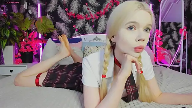 Lollita Lewis online show from 15, 12, 2025