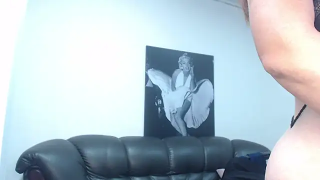 Snapshot of camilleDiaz16 chatting on 16, 11, 2025 camilleDiaz16 online show from 16, 11, 2025