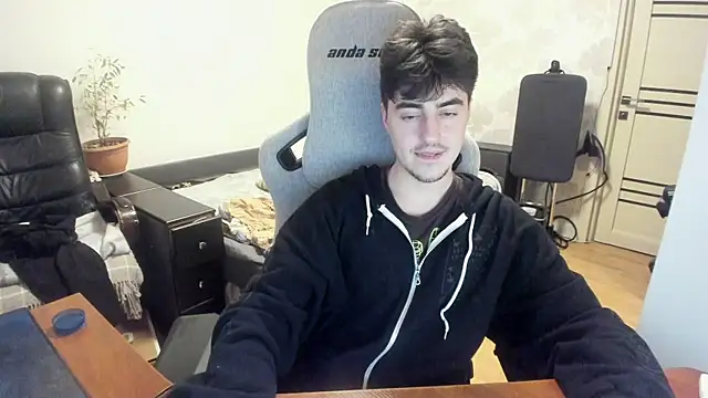 Snapshot of Knuckles17 chatting on 28, 11, 2025 Knuckles17 online show from 28, 11, 2025