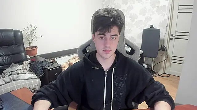 Snapshot of Knuckles17 chatting on 5, 12, 2025 Knuckles17 online show from 5, 12, 2025