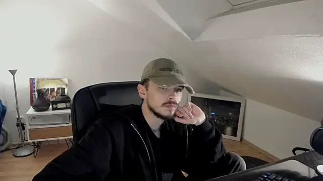 naked psy online show from 29, 10, 2025