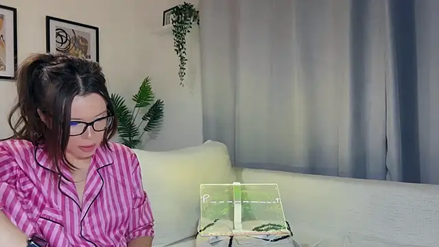 Snapshot of Aithne chatting on 11, 2, 2025 Aithne online show from 11, 2, 2025