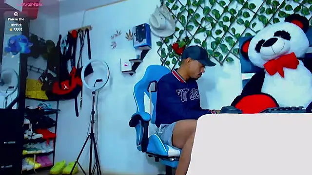 black latin23cm online show from 11, 1, 2026