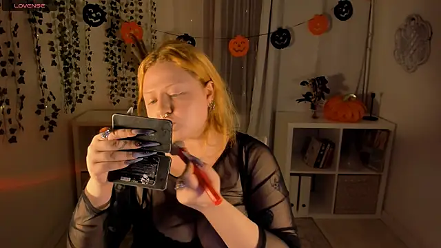 Snapshot of bitchofsun_ chatting on 26, 10, 2025 bitchofsun online show from 26, 10, 2025