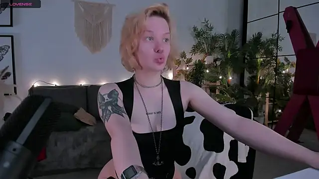 cyber whore  online show from 4, 6, 2026