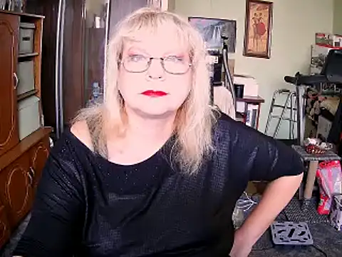 Snapshot of LOLA8888 chatting on 28, 9, 2025 LOLA8888 online show from 28, 9, 2025