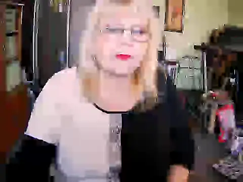 Snapshot of LOLA8888 chatting on 4, 10, 2025 LOLA8888 online show from 4, 10, 2025