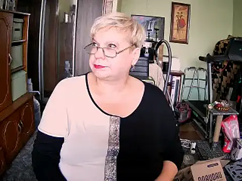 Snapshot of LOLA8888 chatting on 5, 10, 2025 LOLA8888 online show from 5, 10, 2025