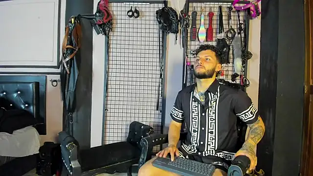 Snapshot of Twisted_Fantasy chatting on 15, 12, 2025 Twisted Fantasy online show from 15, 12, 2025