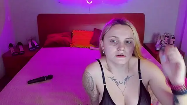 Snapshot of MagicEyess chatting on 1, 2, 2025 MagicEyess online show from 1, 2, 2025