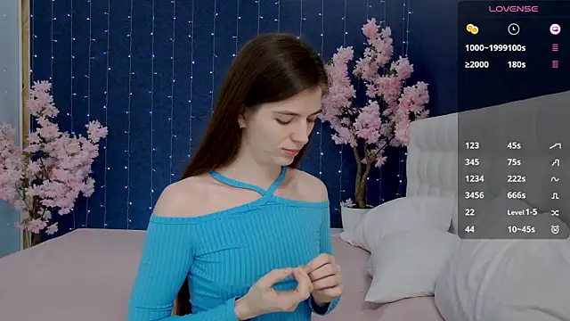 -Mirror-Girl- online show from 10, 3, 2025
