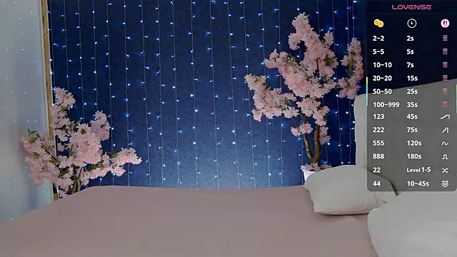 -Mirror-Girl- online show from 4, 12, 2025