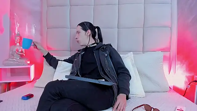 Hecatee 77 online show from 15, 11, 2025