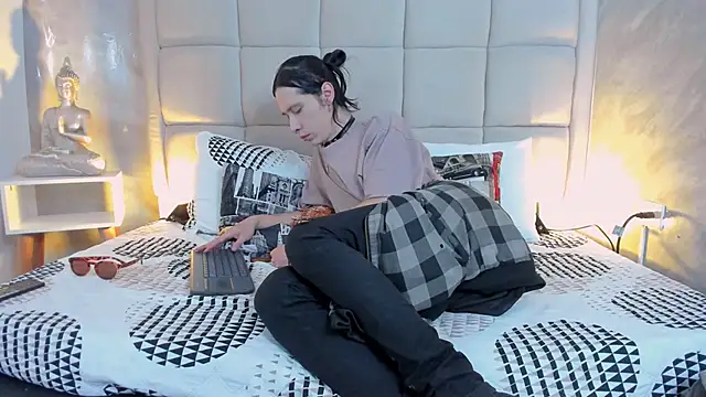 Hecatee 77 online show from 16, 12, 2025