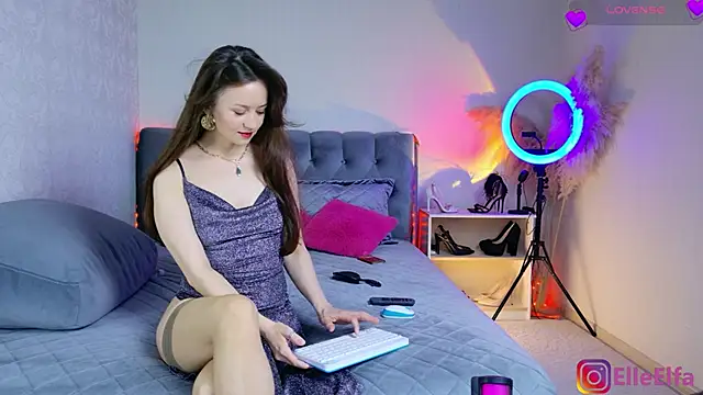 Snapshot of Elfaelle chatting on 28, 9, 2025 Elfaelle online show from 28, 9, 2025