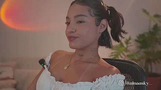Snapshot of ninaa_sky chatting on 29, 5, 2026 ninaa sky online show from 29, 5, 2026