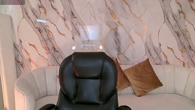 Snapshot of LisaMonroe_ chatting on 2, 12, 2025 LisaMonroe online show from 2, 12, 2025