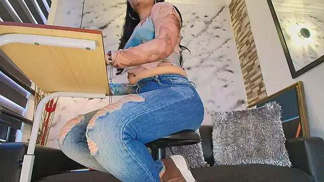 Sophie LittleS online show from 7, 4, 2026