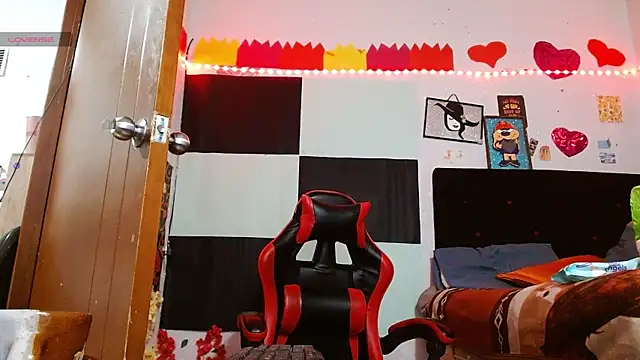 Saray extrovert  online show from 11, 4, 2026