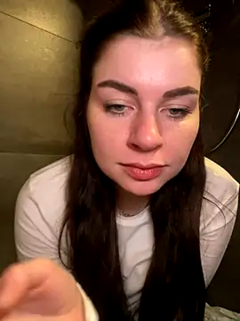 Snapshot of EllyNora chatting on 18, 11, 2025 EllyNora online show from 18, 11, 2025